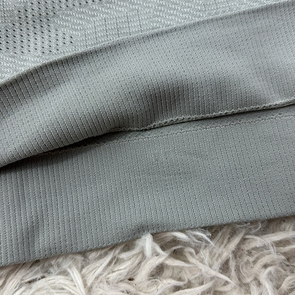 Lululemon Swiftly Breathe Muscle Tank Vented Camo Silver Drop / Vapor - Picture 2 of 5